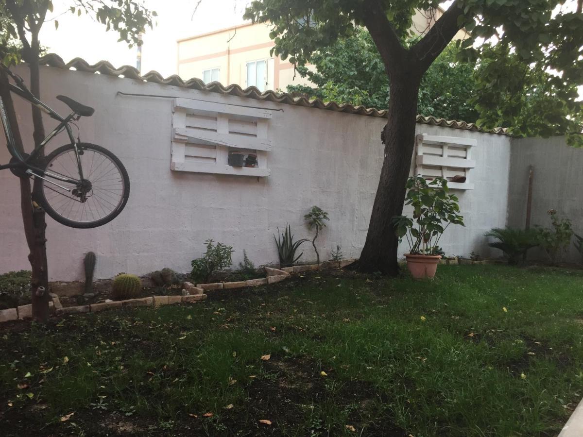 B&B Da Manu Monserrato Bagian luar foto